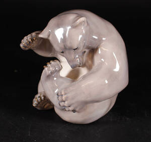 Royal Copenhagen. Porcelænsfigur bjørn nr. 12332360