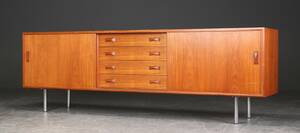 Clausen  Søn. lav skænk af teaktræ