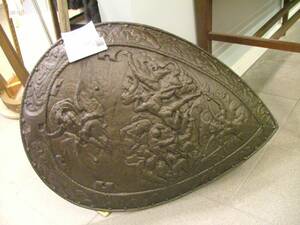 Väggsköld, Gjutjärn