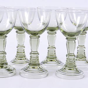 VINGLAS, 7 st, gröntonat glas.