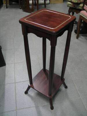 Piedestal, mahogny