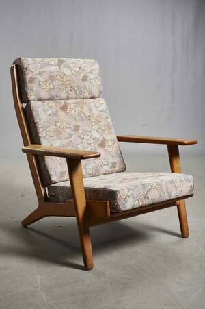 Hans J. Wegner. Højrygget stol af eg Getama, model 290A