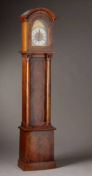 Standur i kasse af mahogni ca. 1910