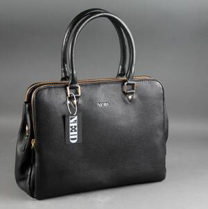 Need taske af sort læder Model ALEXIA  PC Business Denne vare er sat til omsalg under nyt varenummer 5115033