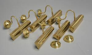 Et sæt på seks væglampermalerilamper af messing. 6