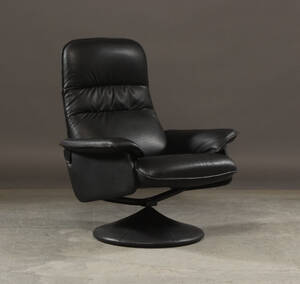 lounge hvilestol, sort læder med tilt. 