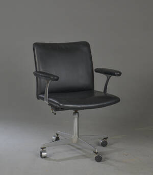 Kontorstol med armlæn, sort læder, 1960erne  Denne vare er sat til omsalg under nyt varenummer 4379673