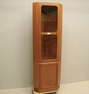 Hörnvitrinskåp Sävsjö