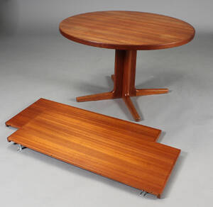 Vejle Stole- og Møbelfabrik. Cirkulært spisebord, teak 