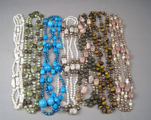Samling håndlavede perlekæder 7