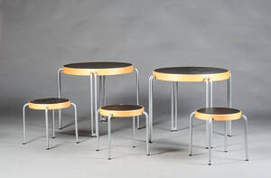 Magnus Olesen. To sofaborde samt tre taburetter 5 