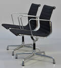 Charles Eames. Par armstole, model EA-108 2 