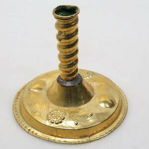 LJUSSTAKE. Barock, 1700-tal, präglad mässing. 
