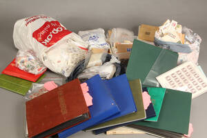 Restparti med DK. og udland bl.a. FDCér, breve, afklip, samt løse mærker m.m. 1 