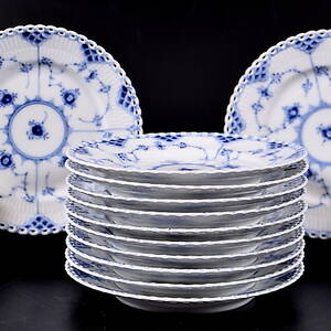 ASSIETTER, 12 st, porslin, Musselmalet, Helblond, Royal Copenhagen. Danmark.