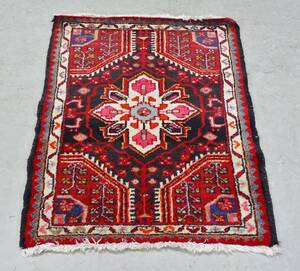 Handknuten matta, orientalisk, 8361 cm.