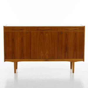 Sideboard teak 1900-talets mitt