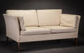 Dansk møbelproducent. To-pers. sofa betrukket med uld
