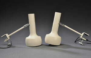 Et par Swiss sengelamper af hvidlakeret metal. 2.