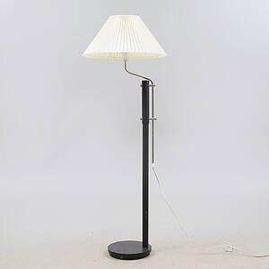 GOLVLAMPA, metall, 1900-tal.