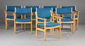 Hans J. Wegner 1914-2007. Sæt på otte stole af egetræ. 8