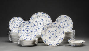 Royal Copenhagen, musselmalet service af porcelæn Helblonde Denne vare er sat til omsalg under nyt varenummer 4179540
