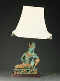 Bordlampe af patineret bronze med thailandsk musikant