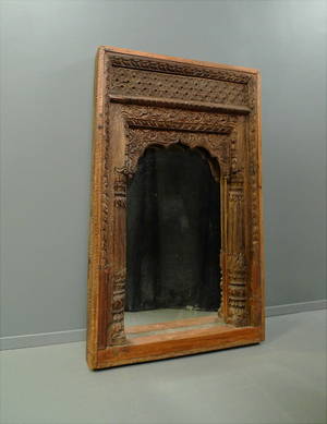 Spegel med skuren dekor, troligen Indien, 1900-tal