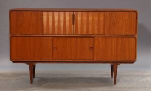 Dansk møbelproducent. Skænk i teaktræ