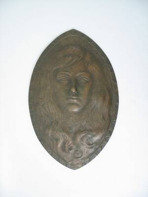 Bronsrelief, Jugend