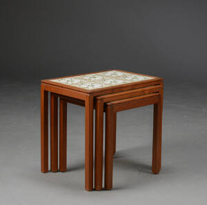 Dansk møbelproducent. Tre indskudsborde af teak 3