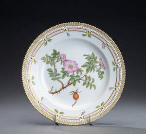 Royal Copenhagen. Flora Danica tallerken nr. 3549