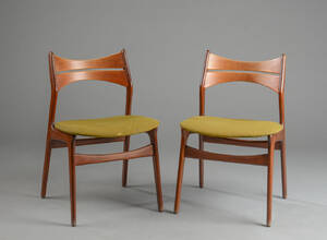 Erik Buch. Et par spisestole af teak. 2
