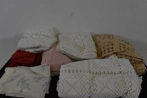Parti textilier bl.a sängöverkast 