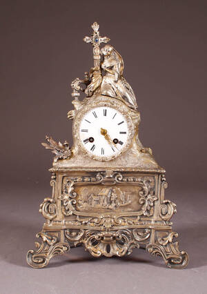 Kaminur med helgeninde