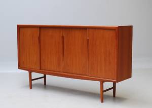 Dansk Møbelproducent. Høj skænk i teak. 1950erne