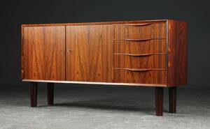 Skænk af palisander, 1960erne, dansk møbelproducent