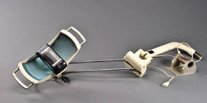 Castle U.S.A. Tandlægelampe med vægbeslag