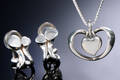 Ole Kortzau og Regitze Overgård for Georg Jensen, Lovely - Artist Heart 2005 samt  Devoted Heart øreclips