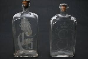 2 st Brännvinsflaskor