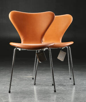 Arne Jacobsen. Par Syver stole, læder, model 3107 2
