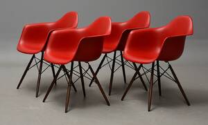 Charles Eames. Sæt på fire armstole, model DAW 4
