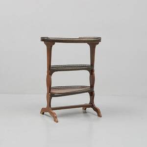 Etagebord, med stenskiva