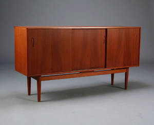 Dansk møbelproducent. Lav skænk