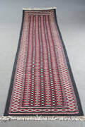 Orientalisk delvis handknuten gallerimodell, 370 x 92 cm.