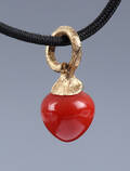 Ole Lynggaard. My Little World Dew Drops-charm i 18 kt. rødguld med rød koral