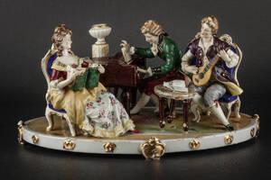 Fransk porcelænstableau. Samling figurer