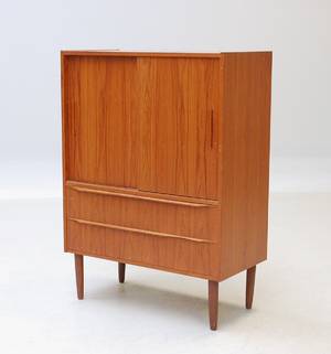 Dansk Møbelproducent. Skænk i teak. 1950erne