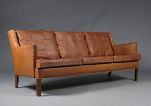 Dansk møbelproducent. Tre-pers. sofa