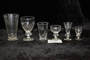 Glasservis med slipningar, ca 70 st delar